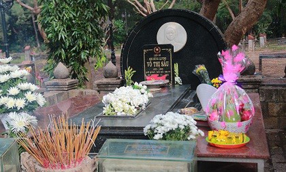 Mộ phần chị Võ Thị Sáu tại Nghĩa trang Hàng Dương