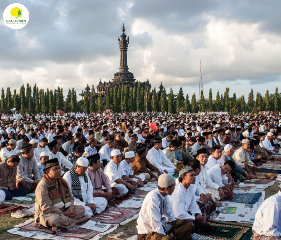 Trong đời sống tôn giáo của người Hồi giáo, tháng Ramadan được xem là khoảng thời gian thiêng liêng và quan trọng nhất trong năm