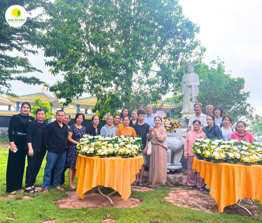 Với những ai Cha đã khuất, ngày này lại gợi lên một khoảng lặng rất riêng.