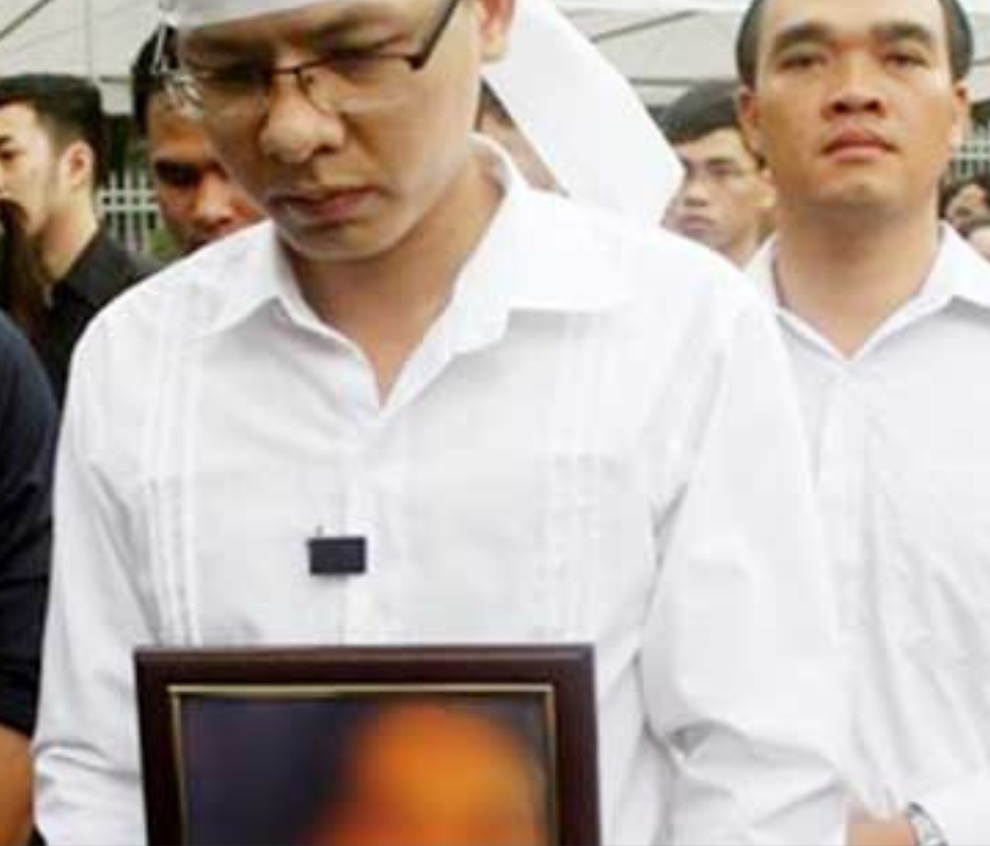 Theo Nho giáo và phong tục truyền thống, con cái để tang cha mẹ trong ba năm