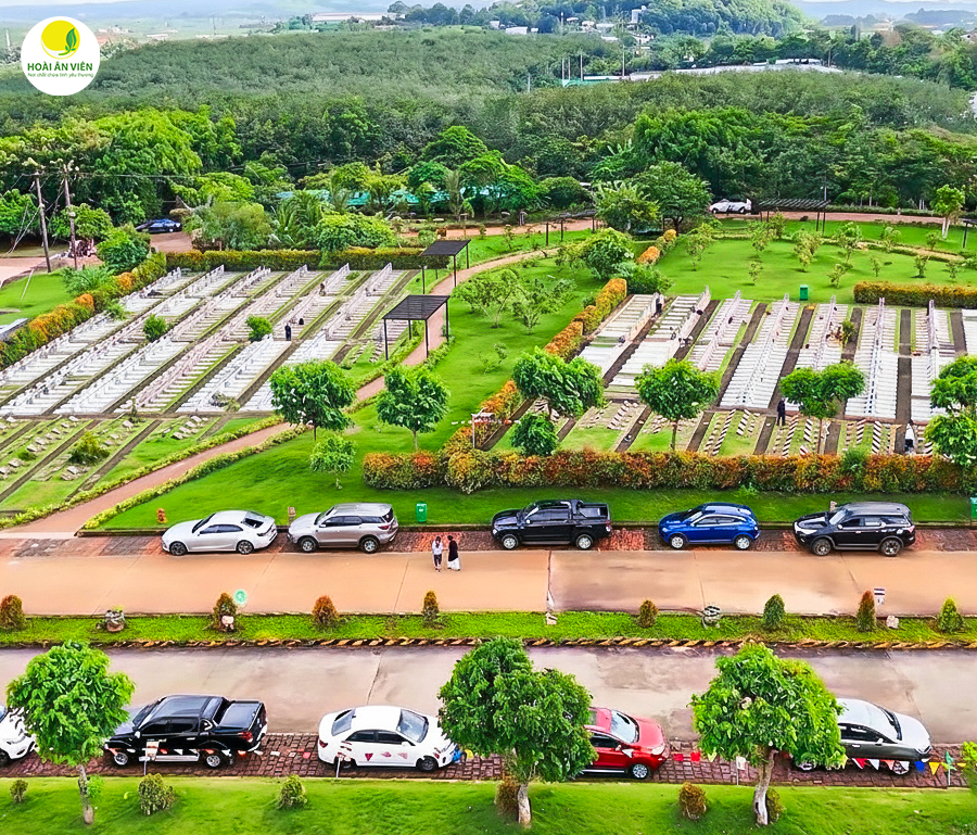 Công Viên Nghĩa Trang Hoài Ân Viên nằm ngay mặt tiền Quốc lộ 56, Thành Phố Long Khánh, tỉnh Đồng Nai