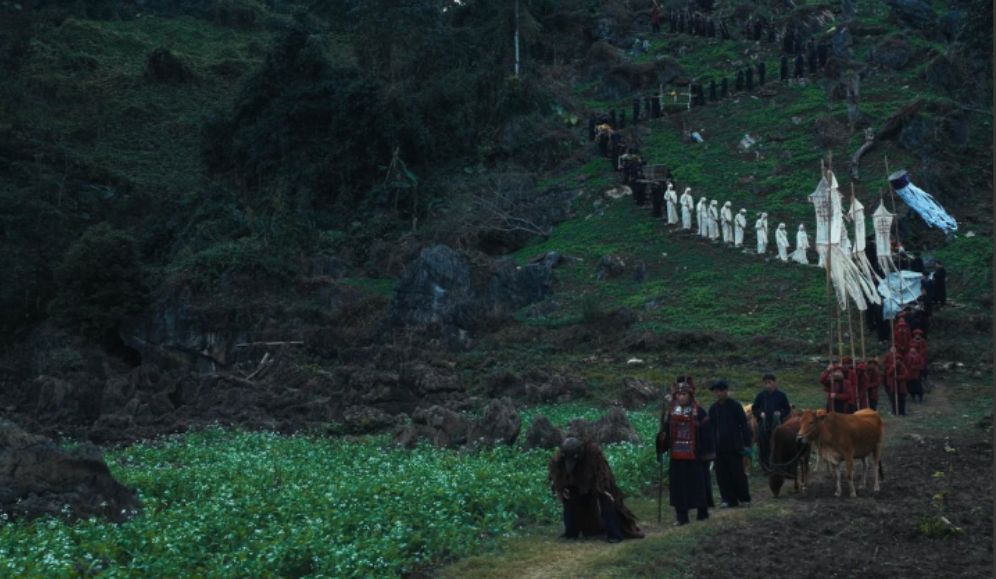 Theo lời kể của các già làng vùng cao, ma Phí Phông có những đặc điểm nhận dạng khiến ai nghe qua cũng phải rợn tóc gáy (Hình ảnh được lấy trong phim "Phí Phông: Quỷ Máu Rừng Thiêng")