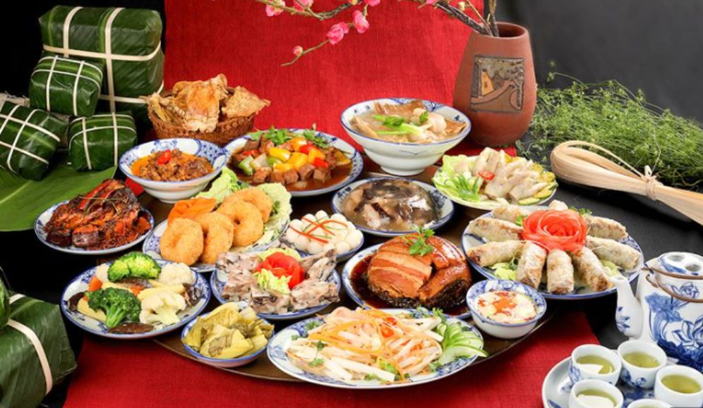 Việc chuẩn bị mâm cúng tại nhà vào ngày này mang ý nghĩa uống nước nhớ nguồn, Kết nối mạch nguồn phúc đức, giáo dục truyền thống