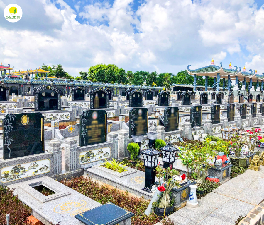 Theo các chuyên gia phong thủy, tháng xây mộ nên hội đủ 3 yếu tố: địa khí vượng - thời tiết thuận - âm dương cân bằng