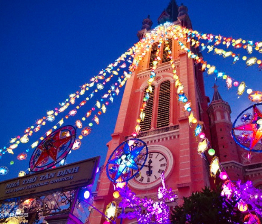 Noel, hay còn gọi là Giáng Sinh, là ngày lễ quan trọng của Kitô giáo, kỷ niệm sự ra đời của Chúa Giêsu Kitô - Đấng Cứu Thế theo đức tin Công giáo và Kitô giáo