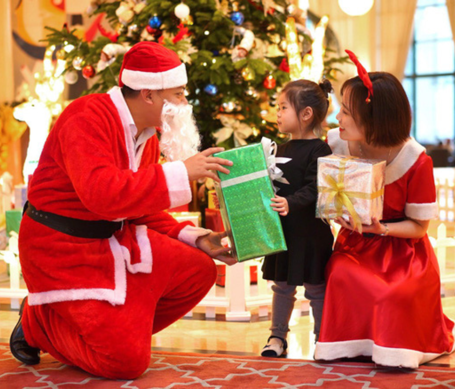 Theo truyền thống, lễ Giáng Sinh được cử hành vào ngày 25/12 hằng năm