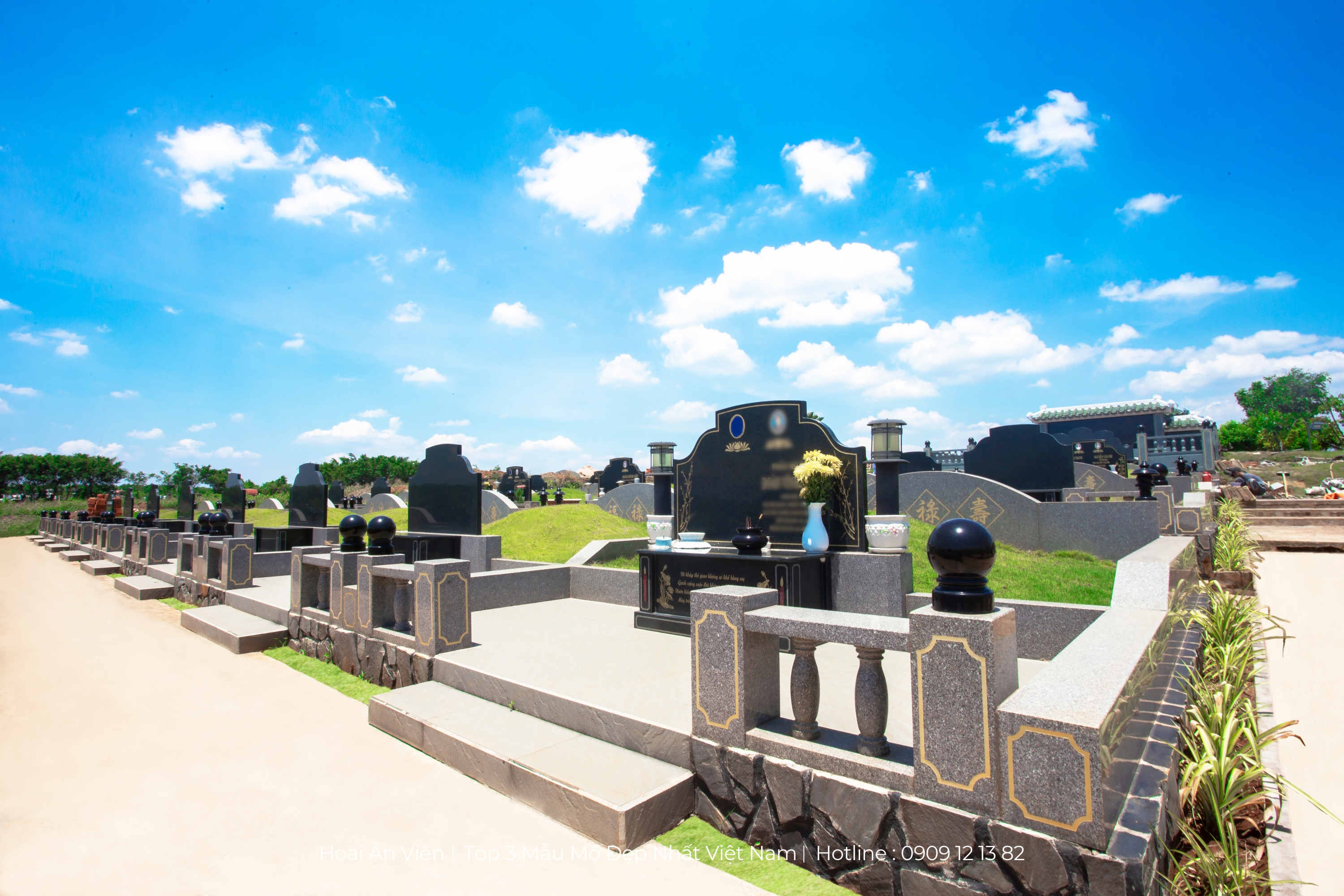 Khu mộ đôi của Nghĩa trang Hoài Ân Viên