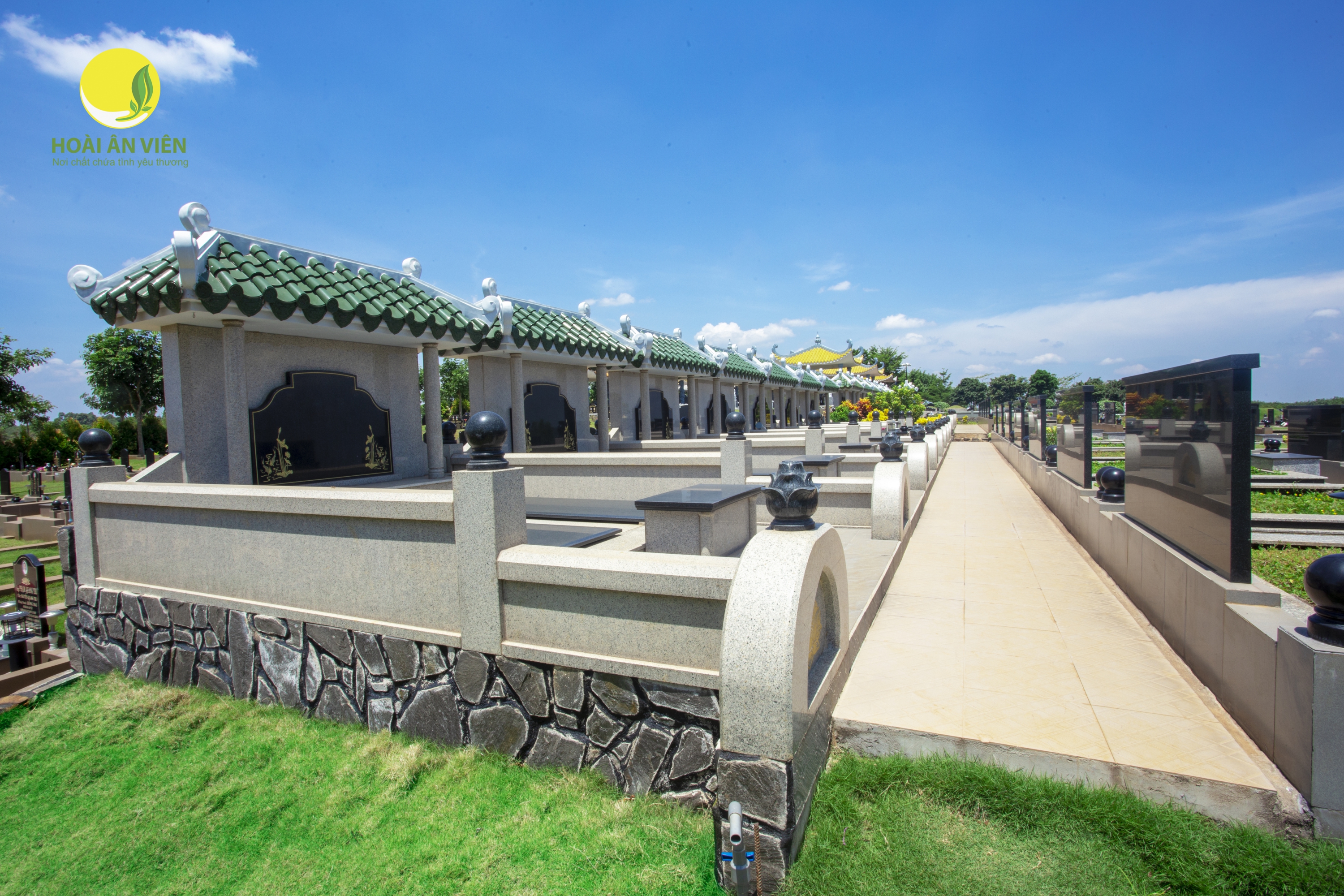 Các mẫu mộ gia đình tại Hoài Ân Viên nằm trong top 3 các mẫu lăng mộ đẹp nhất Việt Nam