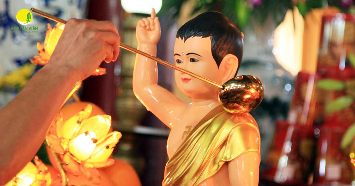 Tắm Phật đã trở thành một nghi lễ không thể thiếu trong ngày lễ Phật đản hàng năm.